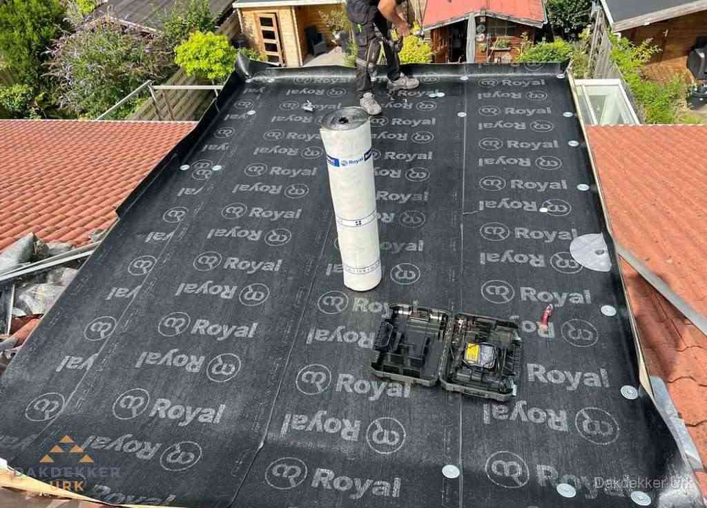 Dakrenovatie met Royal onderdak op plat dak in Urk
