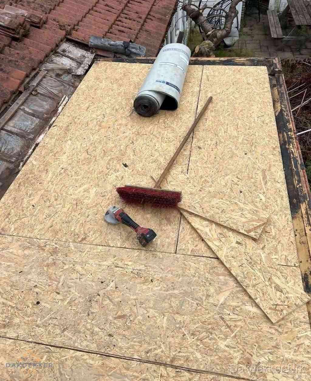 Dakrenovatie afgerond met nieuwe bitumen dakbedekking in Urk